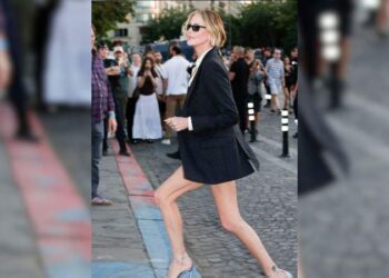 Charlize Theron admite que não conseguia parar de 'olhar' para a bunda do casado Matt Damon após sua transformação 'incrível'