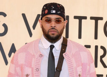 Chris Brown condenado a pagar US$ 13 milhões a governanta atacada por cachorro