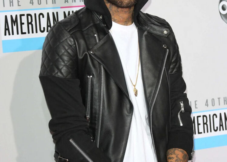 Chris Brown se declara culpado de ataque a boate em Londres três anos depois