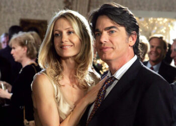 Chrismukkah em julho: veja a reunião de férias das estrelas de “The OC” Peter Gallagher e Kelly Rowan