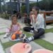 Chrissy Teigen compartilha lindas fotos de família da aventura romana com seus 4 filhos para apoiar John Legend na turnê