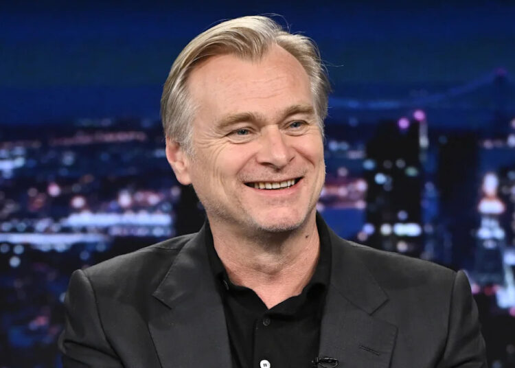 Christopher Nolan ficaria “aterrorizado” em fazer um Rom-Com: “Uma das coisas mais difíceis do mundo”