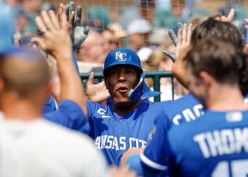 Com 318º home run, Salvador Perez do Royals estabelece marca do clube