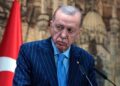 Comediante turco enviado para a prisão para aguardar julgamento sob a acusação de insultar Erdogan