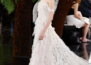 Como era o vestido de noiva de Taylor Swift para a cerimônia de Travis Kelce?