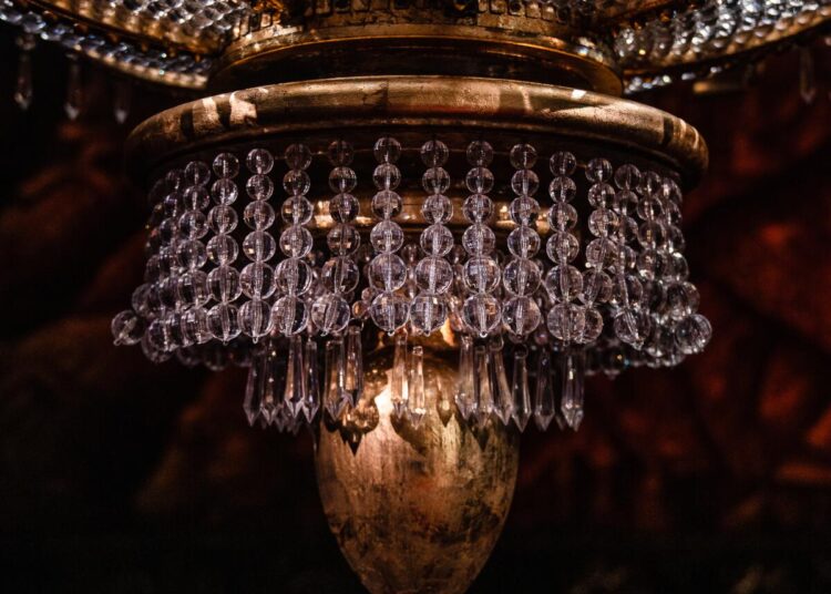 Conheça 'Gillian': a história não contada do lustre de 2.000 libras de 'Fantasma da Ópera'