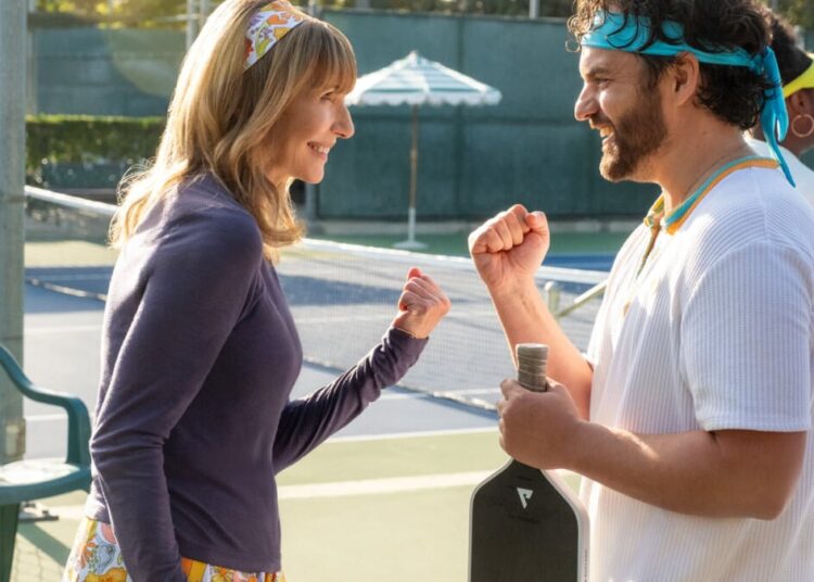 Crítica de 'The Dink': o filme de pickleball da Apple agrada ao público em voz alta