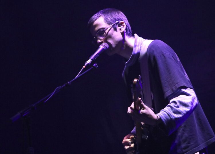 DIIV anuncia novo álbum produzido por AG Cook, 'ZIRP!' via linha direta enigmática