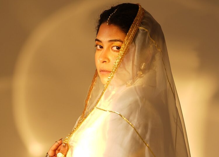 Damini Bhatla reflete sobre seu último lançamento e identidade artística