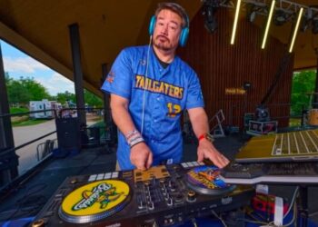 De professor a DJ de Savannah Bananas: a história de Bradley Skinner