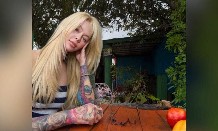 'Decepcionada' Jenna Jameson anuncia pausa na mídia social após receber comentários 'odiosos' sobre uma foto não editada e sem maquiagem
