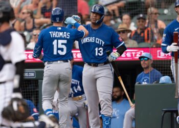 Detroit Tigers derrotado por pouco pelo Kansas City Royals por 5-4