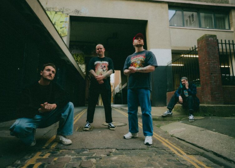 Downcast lança nova música 'falling to Pieces'