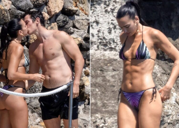 Dua Lipa mostra corpo de biquíni na lua de mel na Itália com Callum Turner