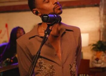 Durand Bernarr homenageia Ella Fitzgerald e Alanis Morissette em novas apresentações impressionantes