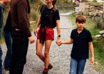 Emocional Kate Middleton apoiada por seus 3 filhos em fotos de família inéditas do desafio mais difícil até agora