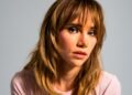 Entrevista com Suki Waterhouse: Novo álbum Loveland, Taylor Swift, BTS