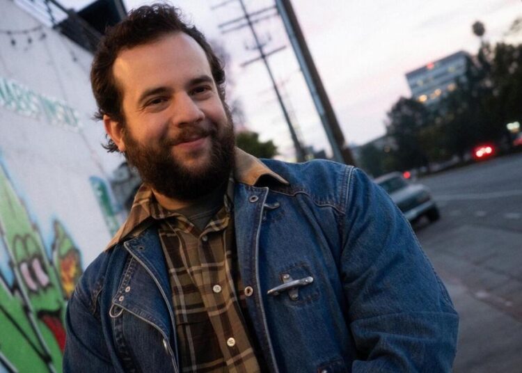 Eric Rahill traz compromisso de marca registrada para 'Maddie's Secret' de John Early | Entretenimento