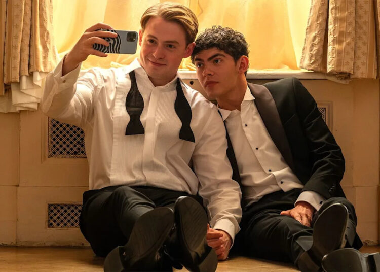 Estrelas de “Heartstopper” ainda não viram “Heated Rivalry”: ‘Provavelmente temos experiências muito semelhantes’
