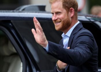 Família Real AO VIVO: Príncipe Harry inicia viagem ao Reino Unido enquanto King ‘finalmente se encaixa’ | Real | Notícias