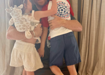 Família real AO VIVO: Príncipe Harry compartilha uma visão rara da vida doméstica com Archie e Lilibet durante passeio solo