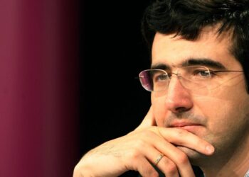 Federação de xadrez suspende ex-campeão mundial que acusou Naroditsky de trapaça | Entretenimento