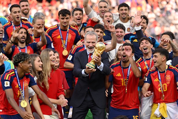 Final da Copa do Mundo FIFA: A estreia da realeza espanhola se desdobrou silenciosamente nas arquibancadas