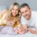 Holly e Emmett dão as boas-vindas ao bebê Addie enquanto Crackhead se torna um sucesso