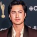 Hudson Williams arrasa com um mankini sexy em novo curta-metragem