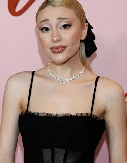 Imitador de Ariana Grande compartilha DM empoderador que a estrela pop lhe enviou