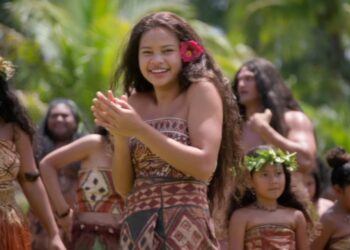 'Isso foi uma loucura': Catherine Lagaʻaia sobre a gravação da nova música 'Moana' com Lin-Manuel Miranda