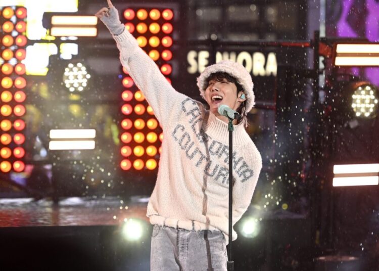 J-Hope do BTS aparentemente provoca nova música da FIFA antes da final da Copa do Mundo