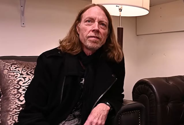 JEFF PILSON diz que “há diferentes lotes” de novas músicas FOREIGNER sendo trabalhadas para lançamento futuro
