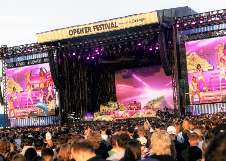 JENNIE apresenta novas músicas durante a apresentação do Open'er 2026