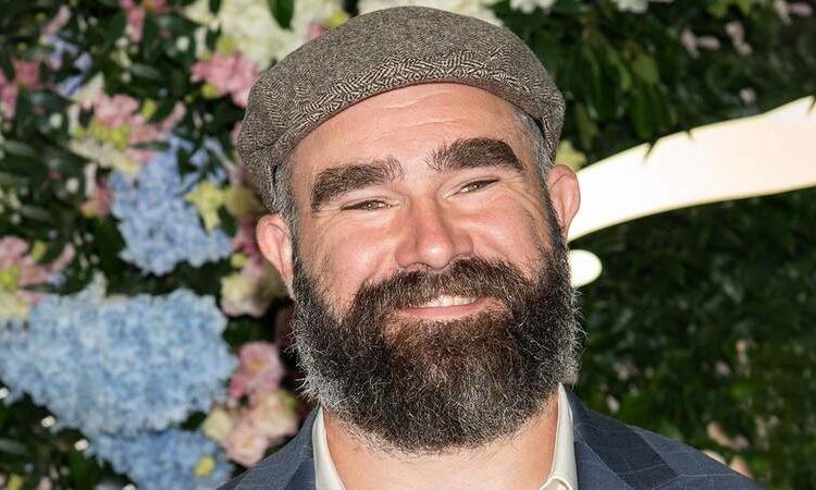 Jason Kelce revela número exorbitante de cervejas que bebeu no casamento de Taylor Swift e Travis Kelce: ‘Foi um bom momento’