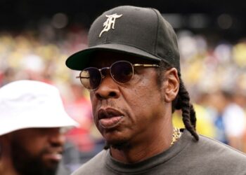 Jay-Z pede desculpas por atrasos em shows no Yankee Stadium