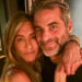 Jennifer Aniston compartilha um raro vislumbre de romance com o namorado Jim Curtis em postagem de ‘Summer Dumper’