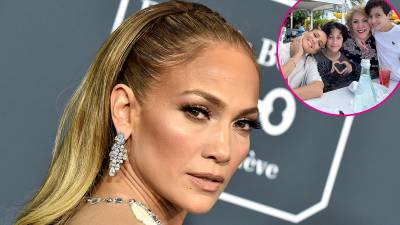 Jennifer Lopez posa nua na banheira antes do 57º aniversário