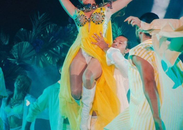 Jennifer Lopez revela a coisa surpreendente que ela acha 'sexy' em um homem antes de completar 57 anos