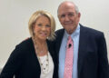Joan Lunden diz que o ex-co-apresentador do “Good Morning America”, Charles Gibson, 'se tornou como um irmão' para ela (exclusivo)