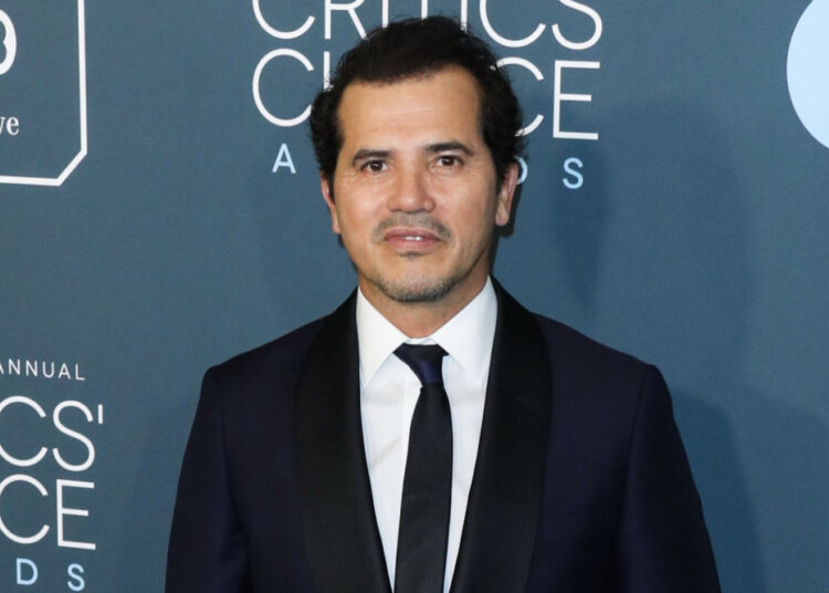 John Leguizamo adora promover The Odyssey, mas por quê?
