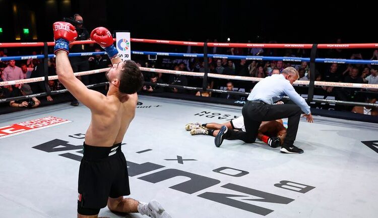 LAS VEGAS, NEVADA - 28 DE JUNHO: em uma luta de peso leve durante o evento Zuffa Boxing 8 no The Chelsea no The Cosmopolitan em 28 de junho de 2026 em Las Vegas, Nevada. (Foto de Ed Mulholland/Zuffa Boxing)