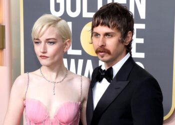 Julia Garner e Mark Foster se separaram após quase seis anos de casamento