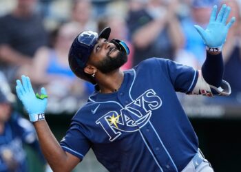 Junior Caminero home run pelo 5º jogo consecutivo na vitória do Rays sobre o Royals por 10-4 na abertura da série