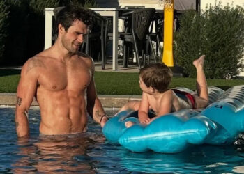 KJ Apa diz que os planos para o verão de 2026 são 'muito simples' e envolvem voltar ao seu país de origem com o filho Sasha, 4 (exclusivo)