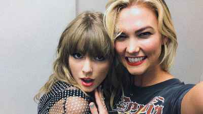 Karlie Kloss compareceu ao casamento de Taylor Swift e Travis Kelce?
