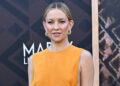 Kate Hudson mostra corpo em forma em biquínis múltiplos durante férias em família na Grécia