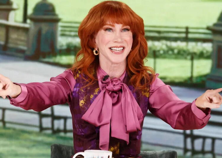 Kathy Griffin estreia namorado de 22 anos no Instagram