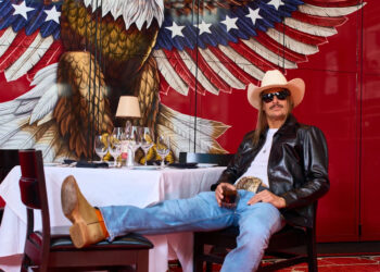 Kid Rock fala sobre ligar bêbado para Donald Trump, brunch patriótico em Nashville