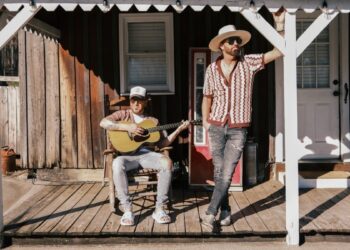 LOCASH mantém os bons tempos com o novo EP 'Let The Country Music Play'